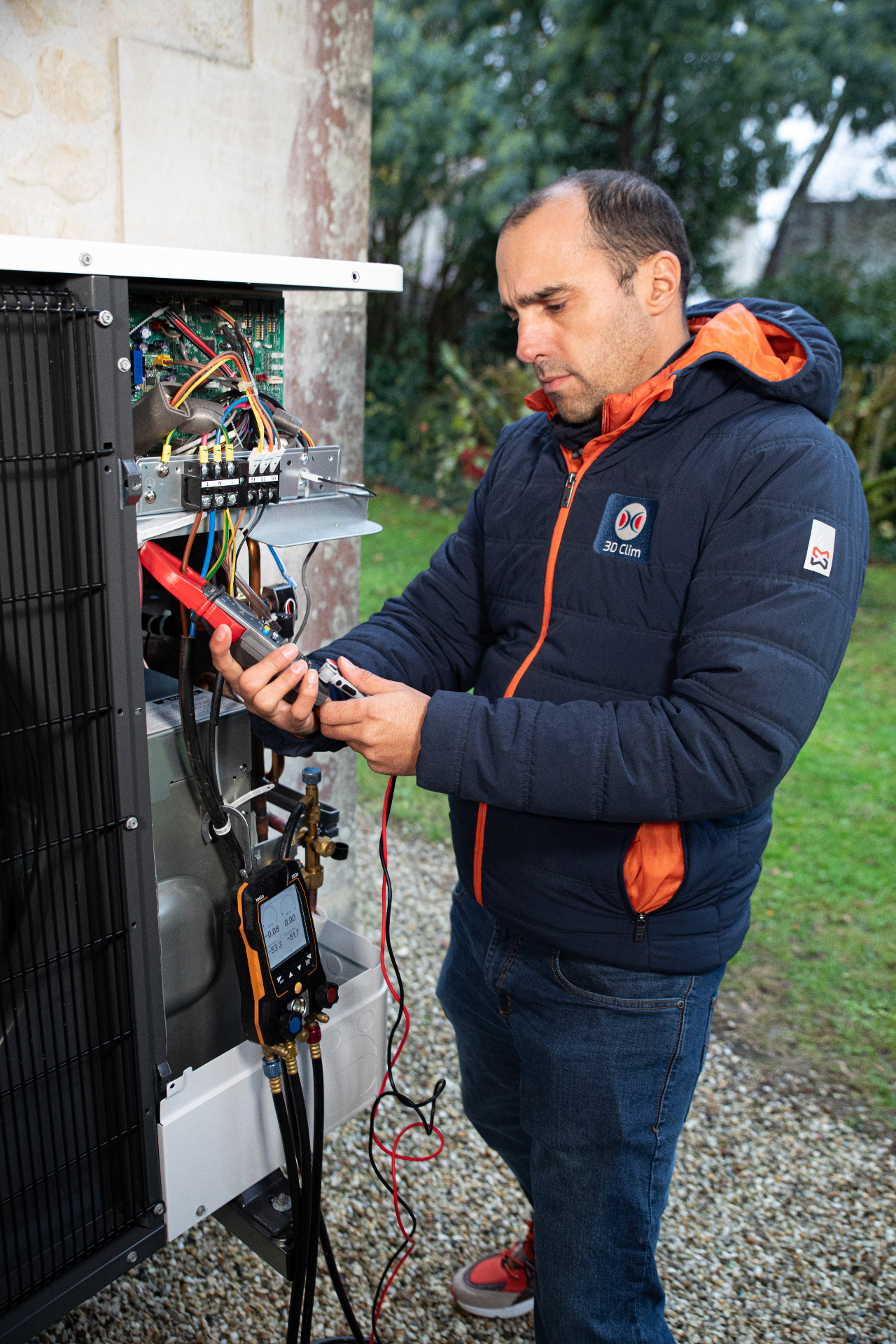 Technicien La Maison 3D en intervention sur une climatisation